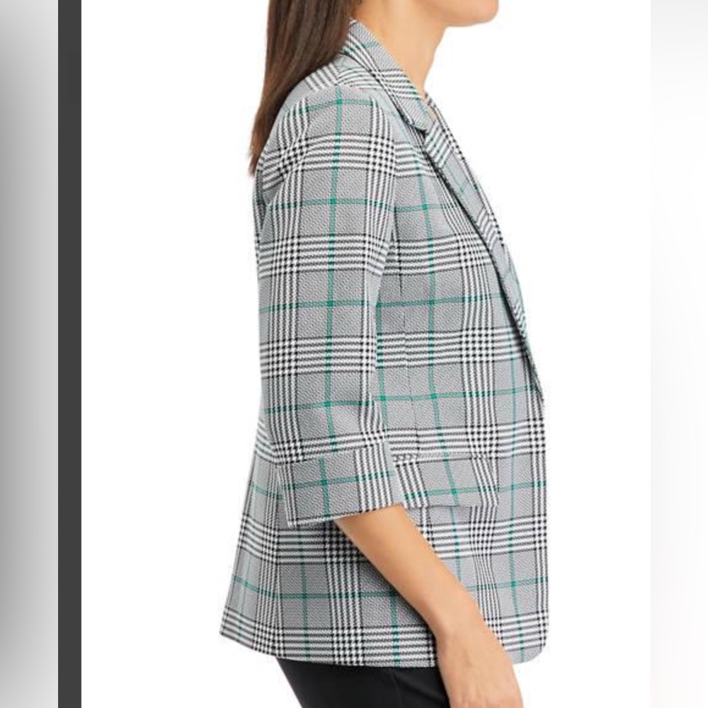 ***Kasper***Women's Gray Plaid Open Blazer with Flap Pockets .